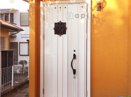 長年使用した木製ドアをデザイン・セキュリティに優れたドアにリフォーム！