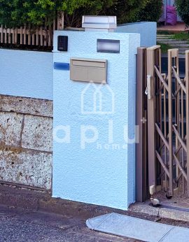 【施工後】<br />
淡い水色の清潔感のある塗料で、新しさを感じる仕上がりに。