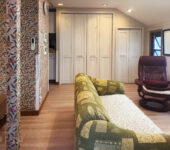 ペットと暮らす。床の模様替えに、上張りフローリングという選択