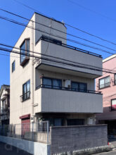 ホワイト系の単色の外観。