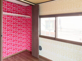 クローゼット内のクロスはアクセントクロスを採用。